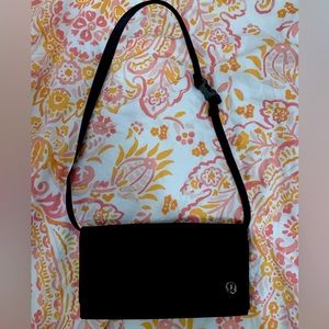 Black lululemon bag